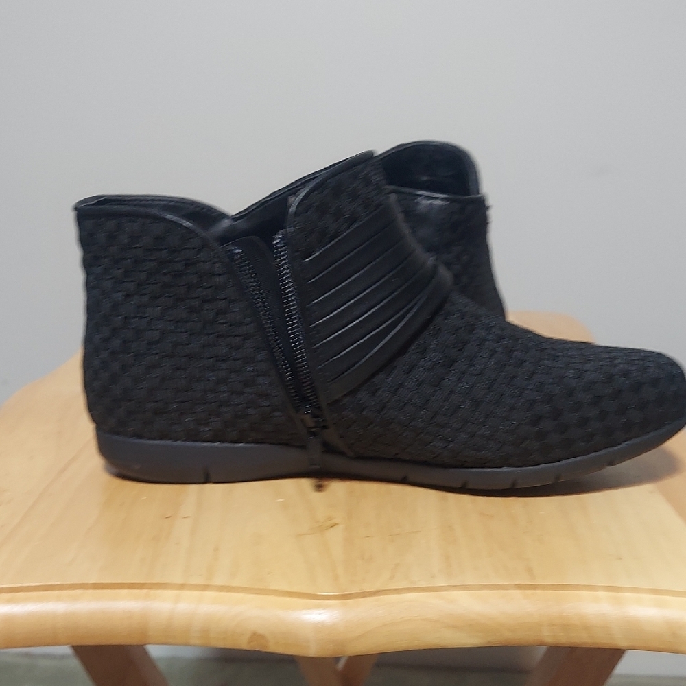 Comfortview Woven Black Ankle Booties Size 10W - Picture 6 of 8